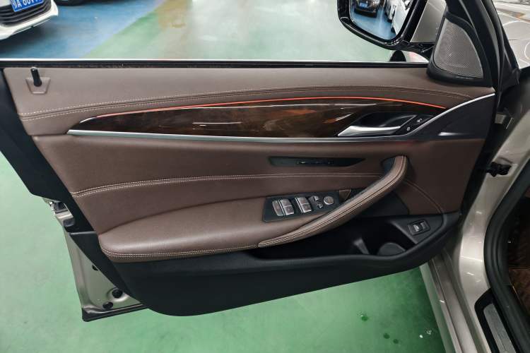 Used BMW 5 Series 2020 525Li Luxury Package Interior 1