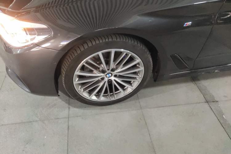 Used BMW 5 Series 2020 530i M Sport Package Left Front Wheel Hub