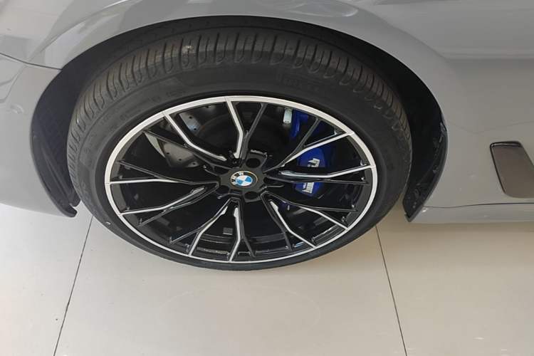 Used BMW 5 Series 2020 530Li Luxury Edition M Sport Package Left Front Wheel Hub