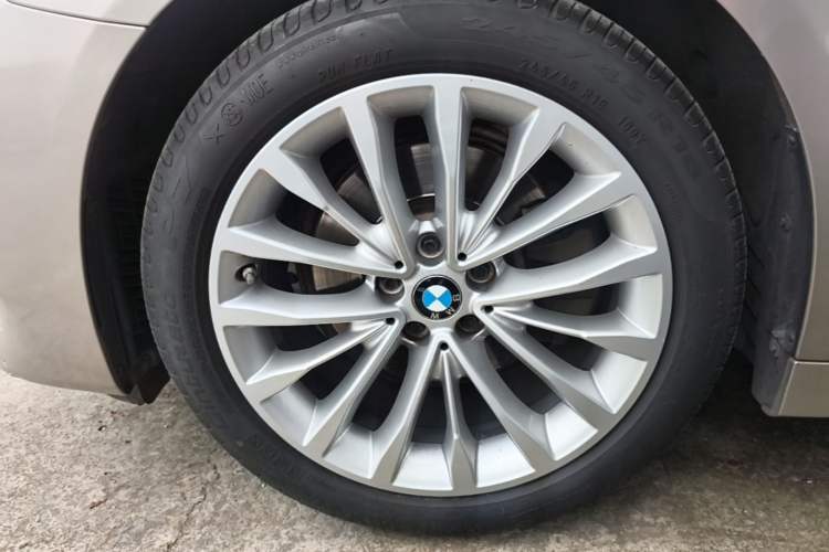 Used BMW 5 Series 2020 525Li Luxury Package Left Front Wheel Hub