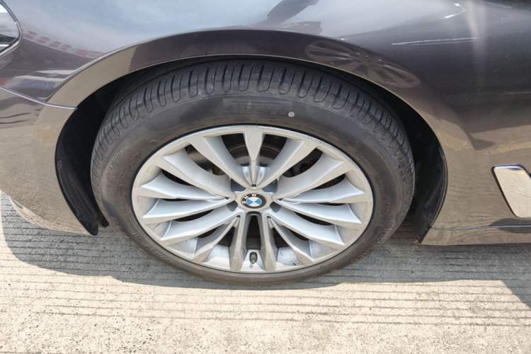Used BMW 5 Series 2020 525Li Luxury Package Left Front Wheel Hub
