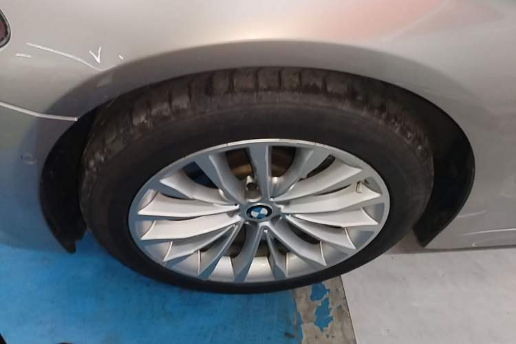 Used BMW 5 Series 2020 525Li Luxury Package Left Front Wheel Hub