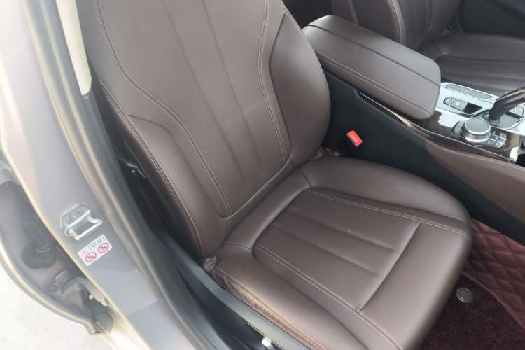 Used BMW 5 Series 2020 525Li Luxury Package Right Front Seat