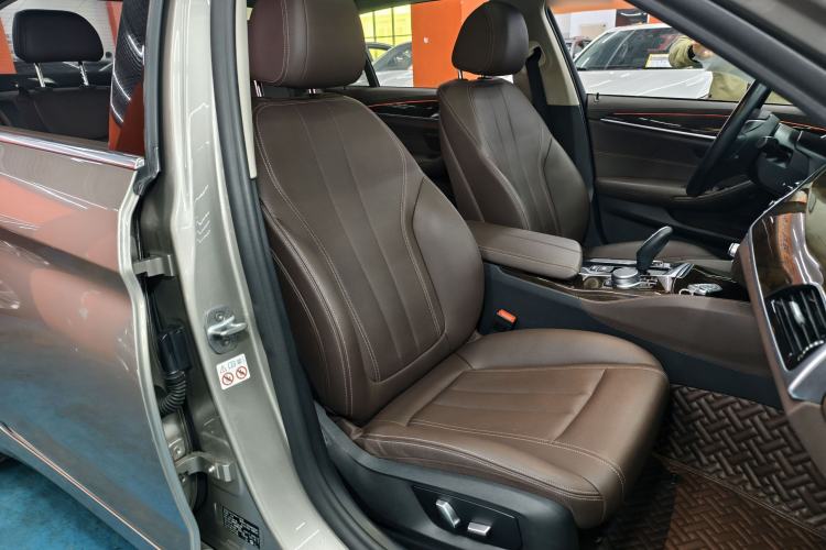 Used BMW 5 Series 2020 525Li Luxury Package Right Front Seat