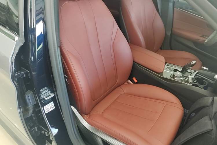 Used BMW 5 Series 2020 530Li Luxury Edition M Sport Package Right Front Seat