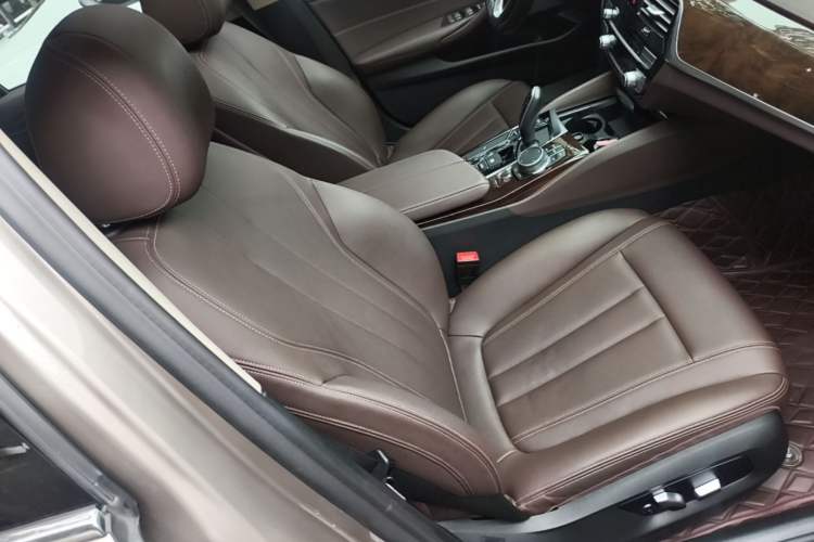 Used BMW 5 Series 2020 525Li Luxury Package Right Front Seat