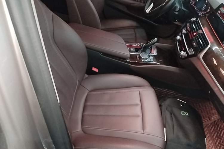 Used BMW 5 Series 2020 525Li Luxury Package Right Front Seat