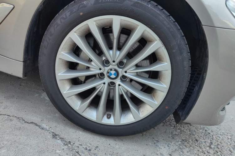 Used BMW 5 Series 2020 530Li Leading Edition Luxury Package Right Front Wheel Hub