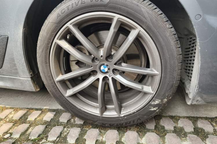 Used BMW 5 Series 2020 525i M Sport Package Right Front Wheel Hub