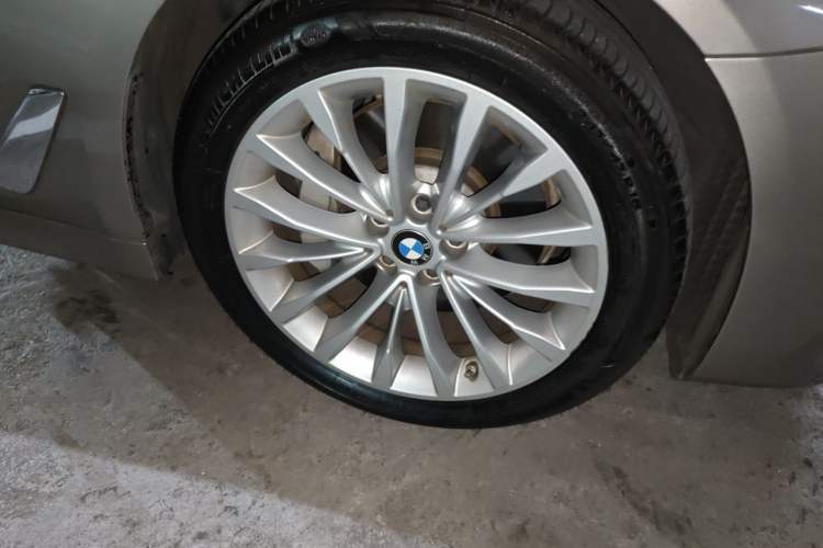 Used BMW 5 Series 2020 530Li Leading Edition Luxury Package Right Front Wheel Hub