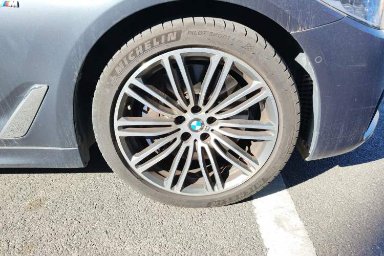 Used BMW 5 Series 2020 540i Sport Line M Sport Package Right Front Wheel Hub