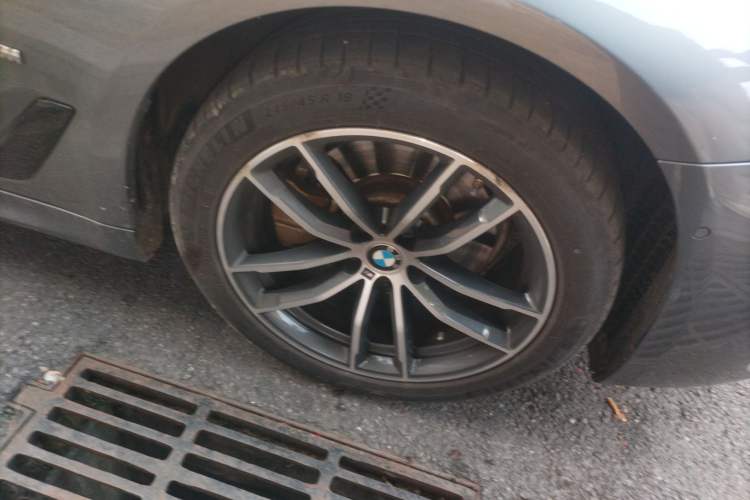 Used BMW 5 Series 2020 525i M Sport Package Right Front Wheel Hub