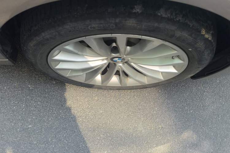 Used BMW 5 Series 2020 530Li Leading Edition Luxury Package Right Front Wheel Hub