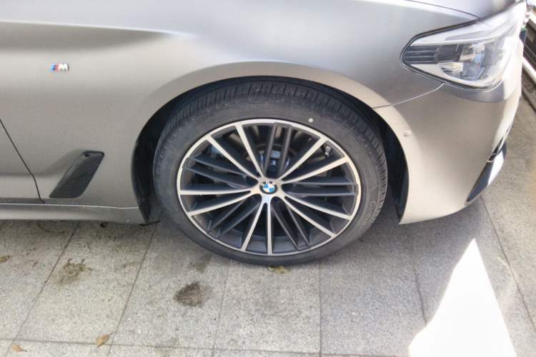 Used BMW 5 Series 2020 530Li Leading Model M Sport Package Right Front Wheel Hub