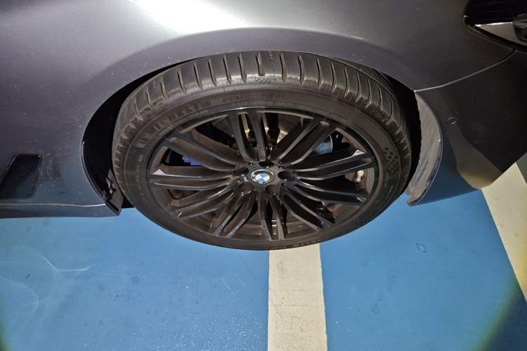 Used BMW 5 Series 2020 530i M Sport Package Right Front Wheel Hub