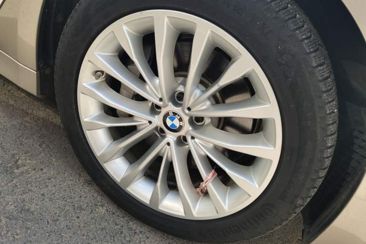 Used BMW 5 Series 2020 530Li xDrive Luxury Package Right Front Wheel Hub