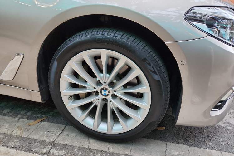 Used BMW 5 Series 2020 530Li Luxury Edition Premium Package Right Front Wheel Hub