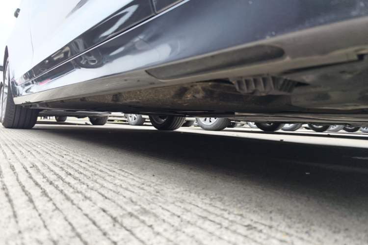 Used BMW 5 Series 2020 525Li Luxury Package Right Side Sill