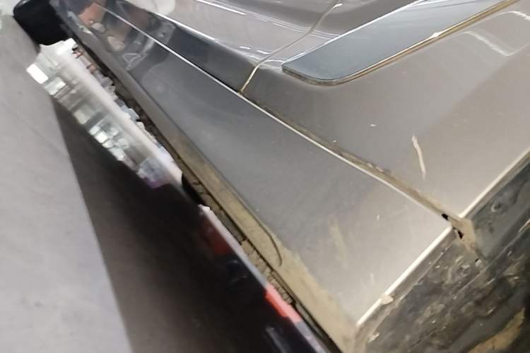 Used BMW 5 Series 2020 525Li Luxury Package Right Side Sill