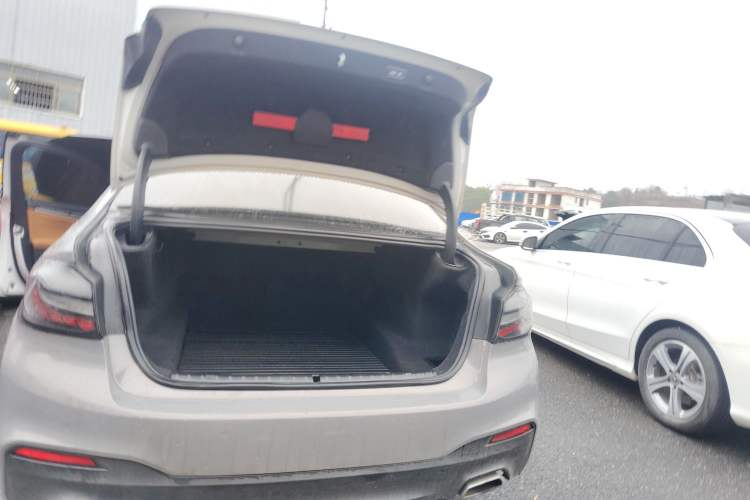 Used BMW 5 Series 2020 530Li Luxury Edition M Sport Package Trunk