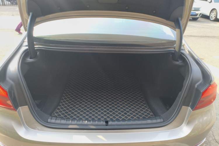 Used BMW 5 Series 2020 525Li Luxury Package Trunk