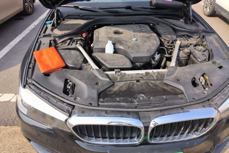 Used BMW 5 Series 2020 525Li M Sport Package Engine Bay Right