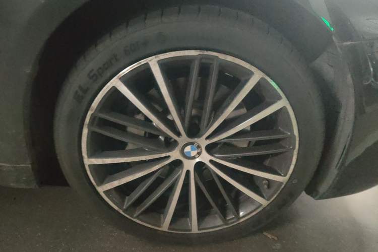 Used BMW 5 Series 2020 530Li Luxury Edition M Sport Package Right Front Wheel Hub