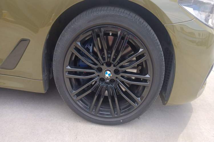 Used BMW 5 Series 2020 540i Sport Line M Sport Package Right Front Wheel Hub