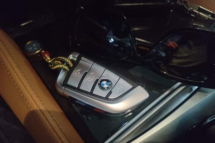 Used BMW 5 Series 2020 530Li Luxury Edition M Sport Package Vehicle Key