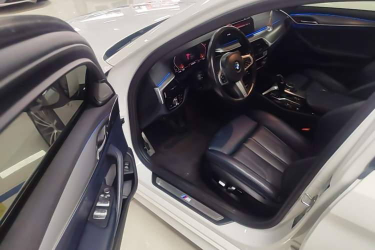 Used BMW 5 Series 2020 530i M Sport Package Driver Seat