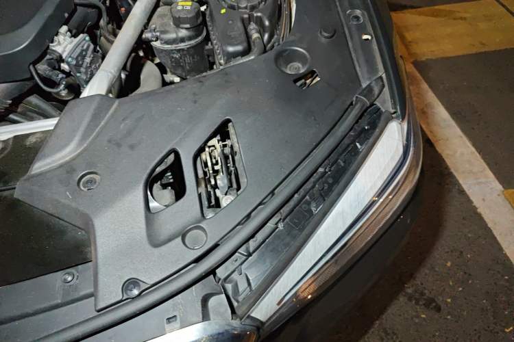 Used BMW 5 Series 2020 530Li Luxury Edition Premium Package Engine Bay Left