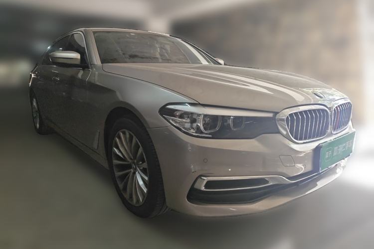 Used BMW 5 Series 2020 525Li Luxury Package Front Right 45 Deg