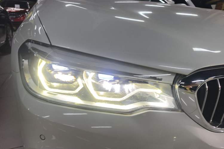 Used BMW 5 Series 2020 530Li Leading Edition Luxury Package Right Front Headlight