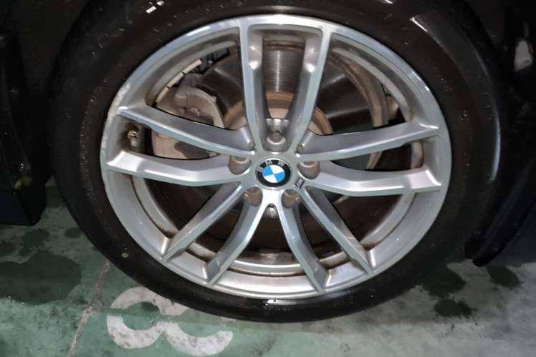 Used BMW 5 Series 2020 525Li M Sport Package Right Front Wheel Hub