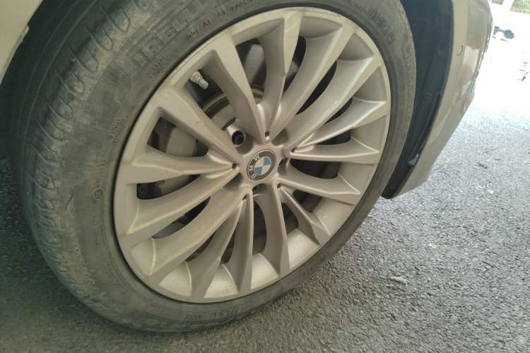 Used BMW 5 Series 2020 530Li Luxury Edition Premium Package Right Front Wheel Hub