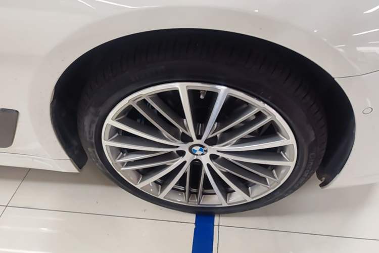 Used BMW 5 Series 2020 530i M Sport Package Right Front Wheel Hub