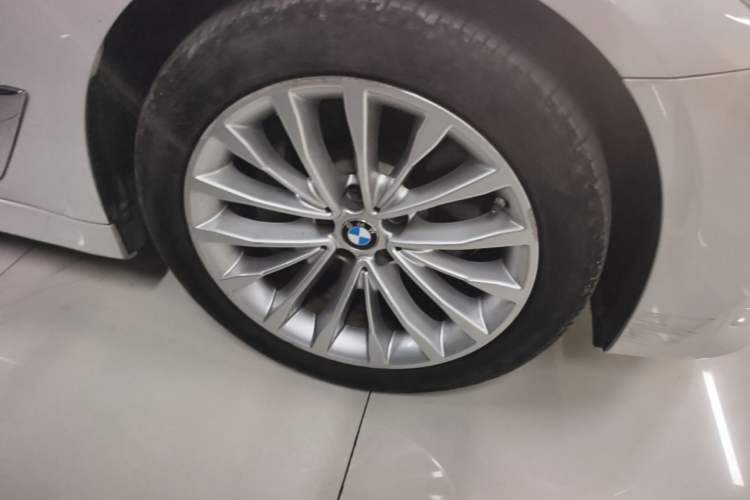Used BMW 5 Series 2020 530Li Leading Edition Luxury Package Right Front Wheel Hub