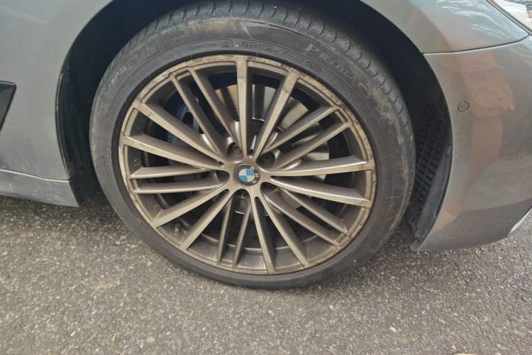 Used BMW 5 Series 2020 530i M Sport Package Right Front Wheel Hub