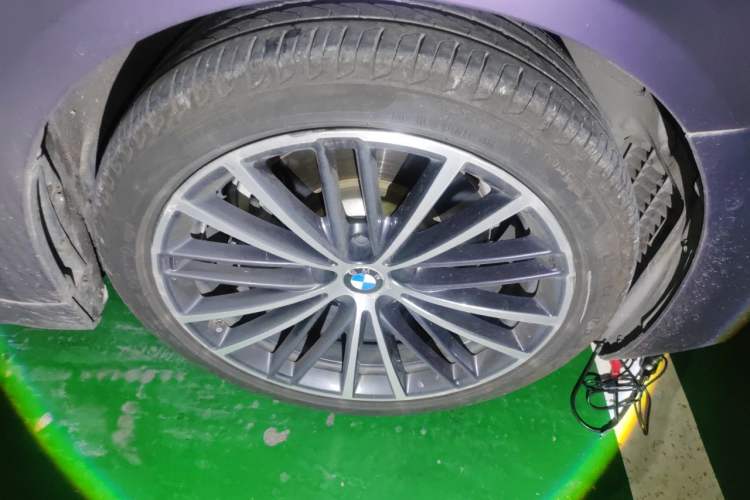 Used BMW 5 Series 2020 530Li Leading Model M Sport Package Right Front Wheel Hub