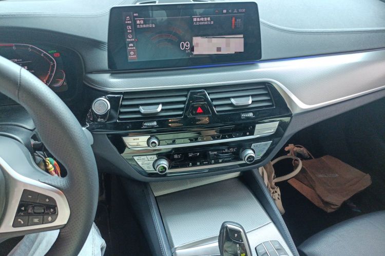 Used BMW 5 Series 2020 525i M Sport Package Audio And AC Panel