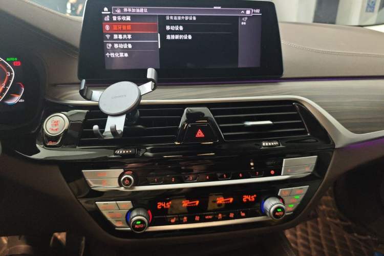 Used BMW 5 Series 2020 530Li Leading Edition Luxury Package Audio And AC Panel