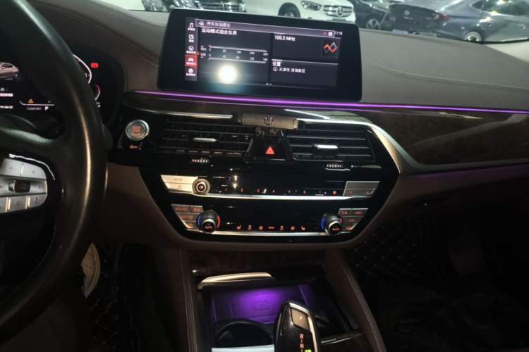 Used BMW 5 Series 2020 525Li Luxury Package Audio And AC Panel