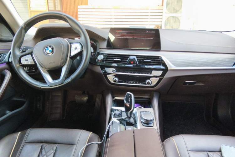 Used BMW 5 Series 2020 530Li xDrive Luxury Package Center Console