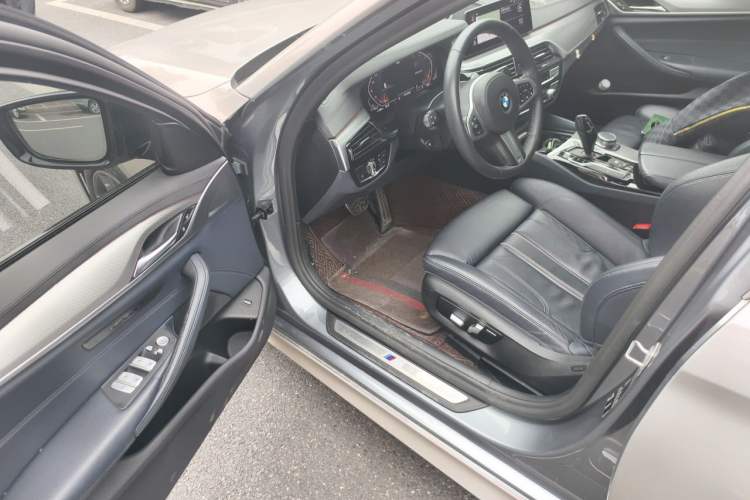 Used BMW 5 Series 2020 525i M Sport Package Driver Seat