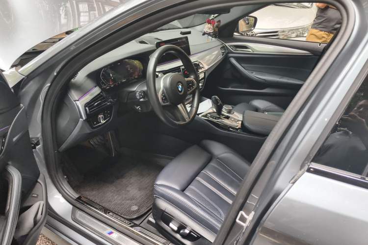 Used BMW 5 Series 2020 525i M Sport Package Driver Seat