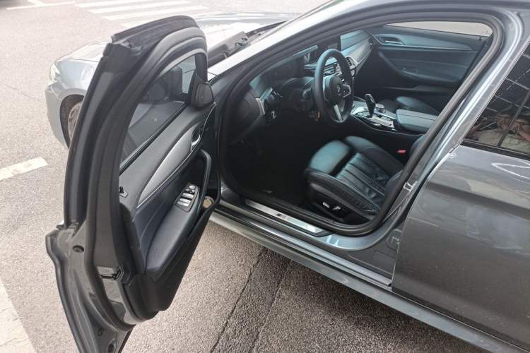 Used BMW 5 Series 2020 525i M Sport Package Driver Seat