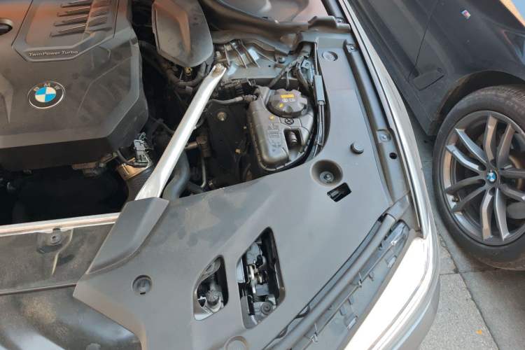 Used BMW 5 Series 2020 525i M Sport Package Engine Bay Left