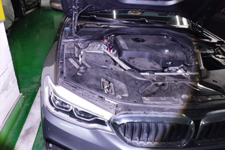 Used BMW 5 Series 2020 525i M Sport Package Engine Bay Right