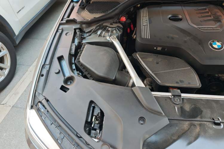 Used BMW 5 Series 2020 525i M Sport Package Engine Bay Right