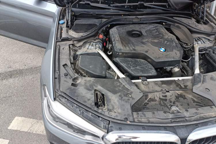 Used BMW 5 Series 2020 525i M Sport Package Engine Bay Right
